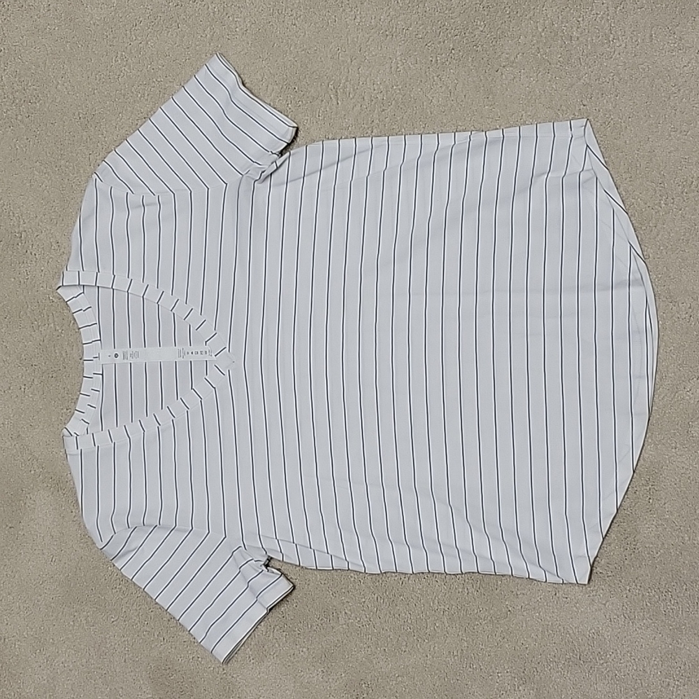 LIKE NEW Lululemon love crew tee